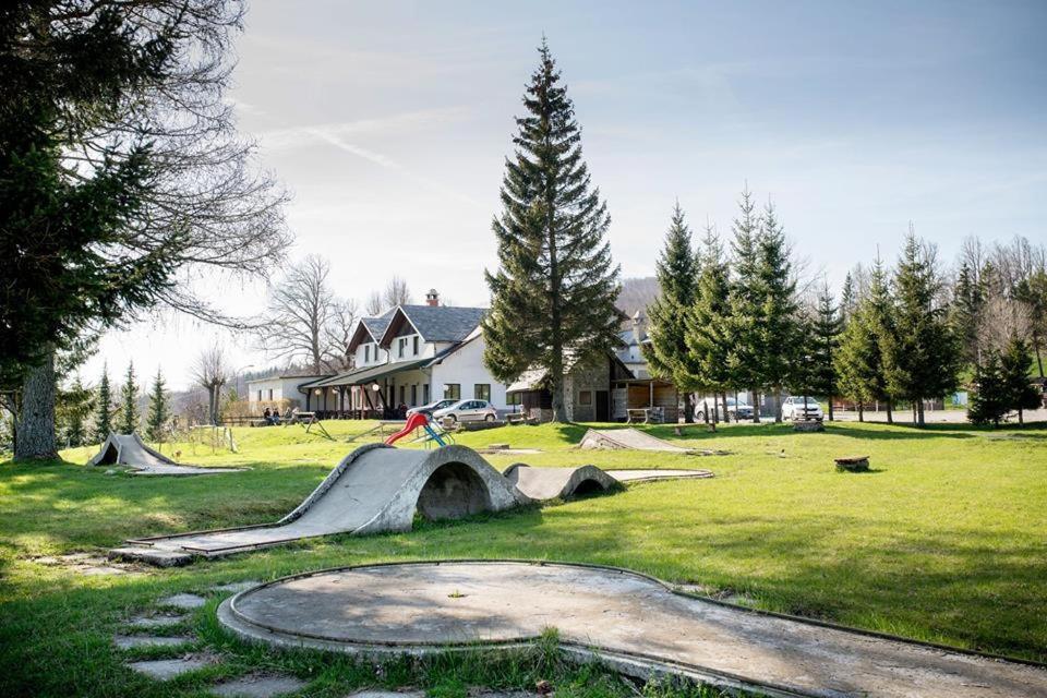 Gostilna Lokve Bed & Breakfast Bagian luar foto
